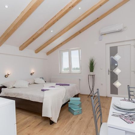 Studio Apartment Harmony Np Krka Lozovac Exterior foto